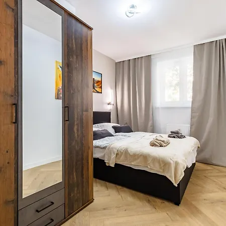 Апартаменти Old Town Urban Loft - With Parking