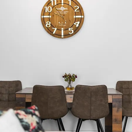 Old Town Urban Loft - With Parking Апартаменти