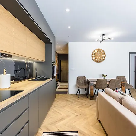 Апартаменти Old Town Urban Loft - With Parking
