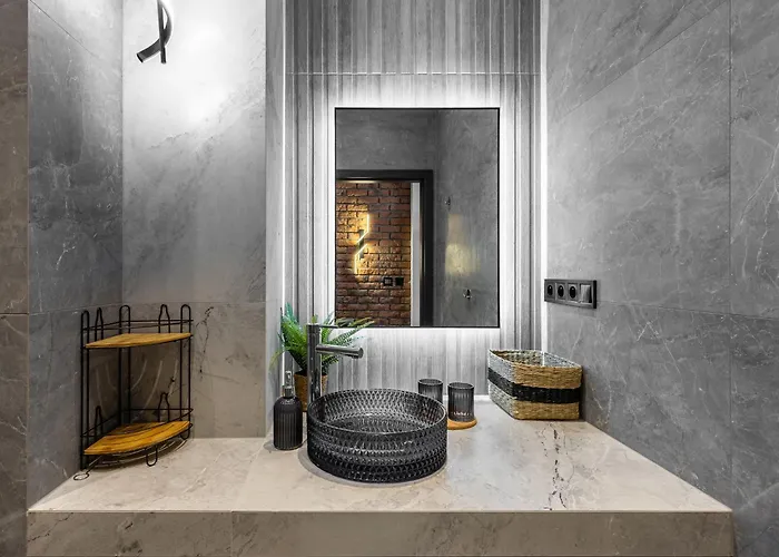 Old Town Urban Loft - With Parking براتسيلافا